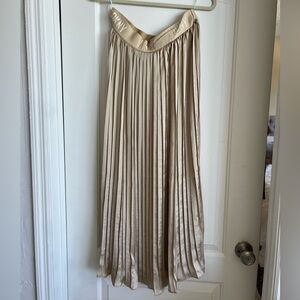 DKNY Pleated like Silk Skirt in GOLD/CHAMPAGNE - like NEW!